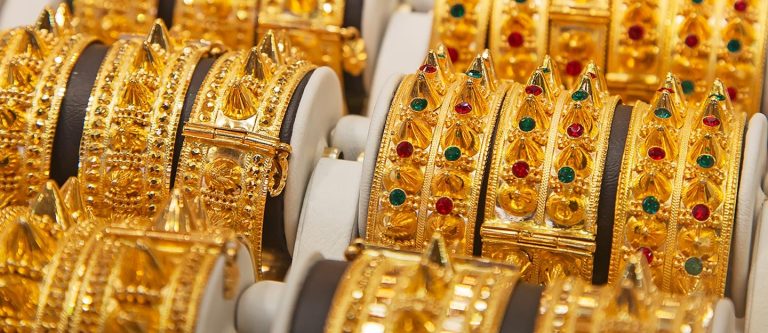 أسعار الذهب في السعودية ارتفاعًا ملحوظًا اليوم