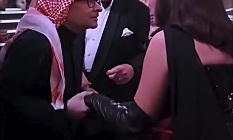 قبلة جمعت الفنانين عبد المجيد عبدالله و أنغام في حفل جوي أواردز